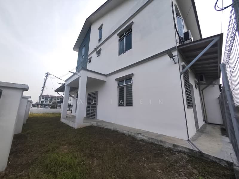 3-storey Terraced House for Rent in Rawang (Selangor) - Lau Ia Ein - Exterior - PropertyGuru.com.my