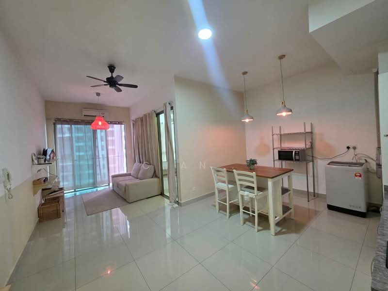 Servis Apartment untuk Disewa di Cybersquare - Chan . - Living Room - PropertyGuru.com.my