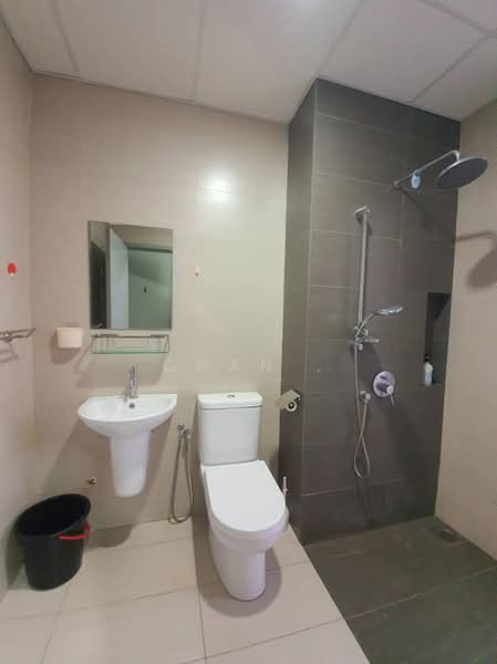 Servis Apartment untuk Disewa di Cybersquare - Chan . - Bathroom - PropertyGuru.com.my
