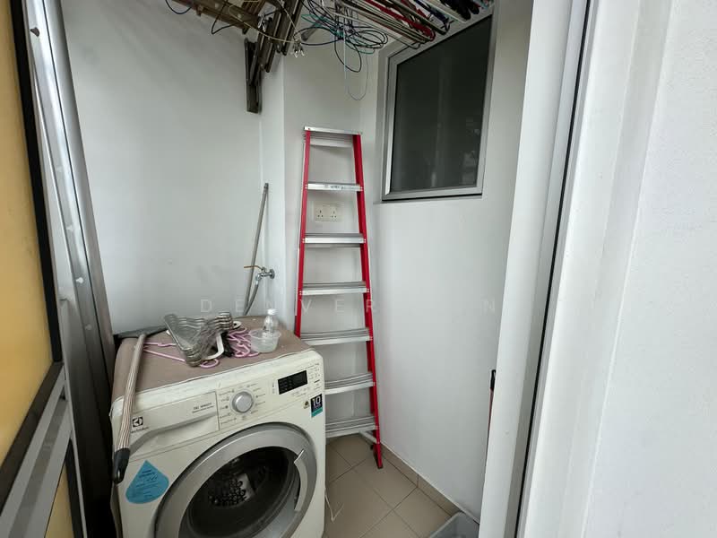 Servis Apartment untuk Dijual di Jadite Suites - Denver Sin - Balcony - PropertyGuru.com.my