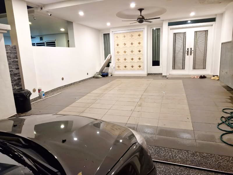 Rumah Teres 3 Tingkat untuk Dijual di Lake Fields (Sungai Besi) - Suki Tan - Car Park - PropertyGuru.com.my