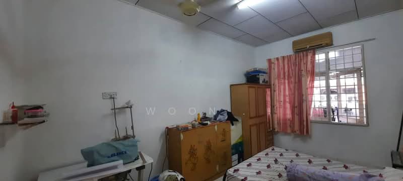 Rumah Teres 1 Tingkat untuk Dijual di Taman Kelubi (Rim) - Woon . - Bedroom - PropertyGuru.com.my