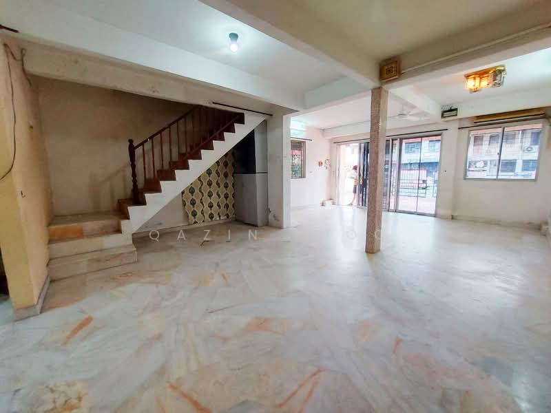 2-storey Terraced House for Sale in Taman Cempaka (Ipoh) - Qazin Khoo - Living Room - PropertyGuru.com.my