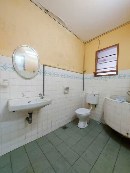 2-storey Terraced House for Sale in Taman Cempaka (Ipoh) - Qazin Khoo - Bathroom - PropertyGuru.com.my