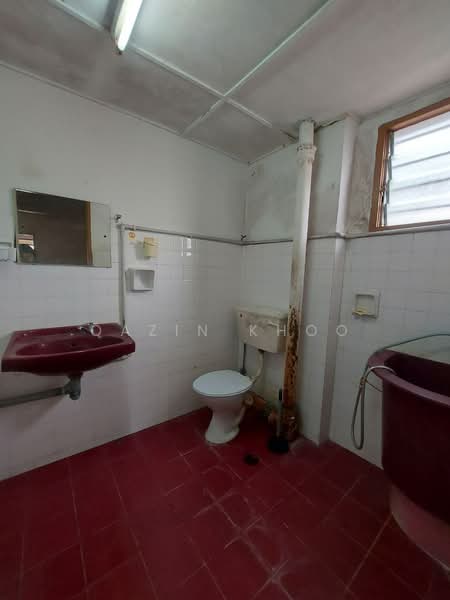 2-storey Terraced House for Sale in Taman Cempaka (Ipoh) - Qazin Khoo - Bathroom - PropertyGuru.com.my