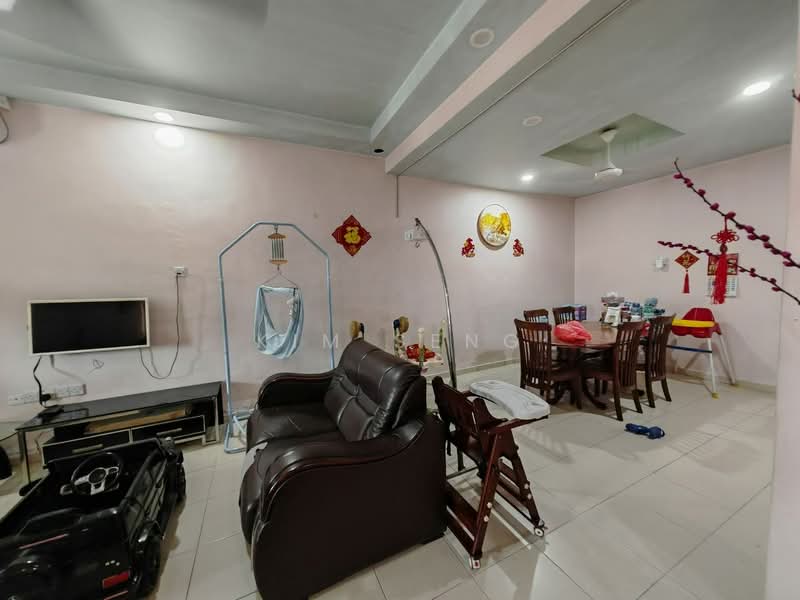 2-storey Terraced House for Sale in Taman Sri Kluang (Kluang) - Kim Seng - Living Room - PropertyGuru.com.my