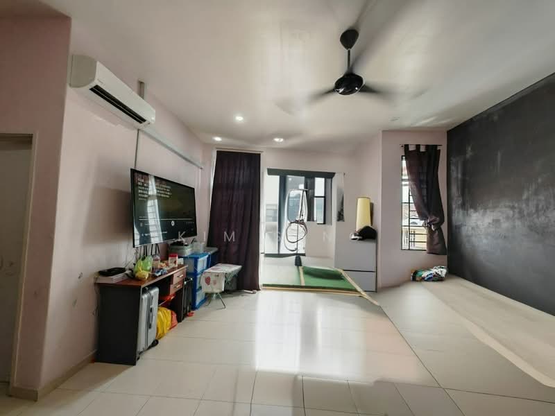 2-storey Terraced House for Sale in Taman Sri Kluang (Kluang) - Kim Seng - Living Room - PropertyGuru.com.my