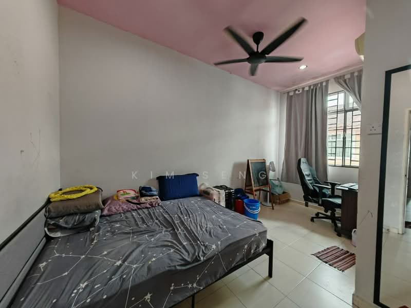 2-storey Terraced House for Sale in Taman Sri Kluang (Kluang) - Kim Seng - Bedroom - PropertyGuru.com.my