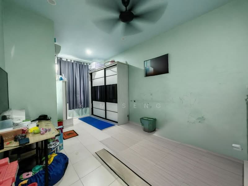 2-storey Terraced House for Sale in Taman Sri Kluang (Kluang) - Kim Seng - Bedroom - PropertyGuru.com.my