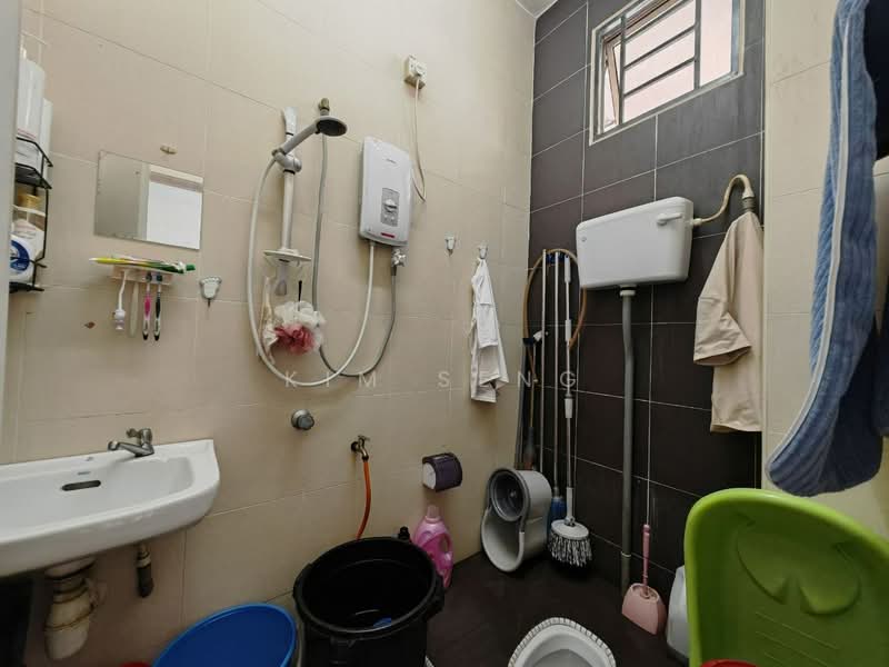 2-storey Terraced House for Sale in Taman Sri Kluang (Kluang) - Kim Seng - Bathroom - PropertyGuru.com.my