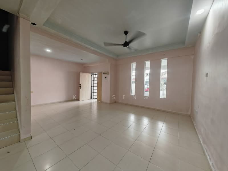 Rumah Teres 2-Tingkat untuk Dijual di Taman Sri Kluang (Kluang) - Kim Seng - Living Room - PropertyGuru.com.my