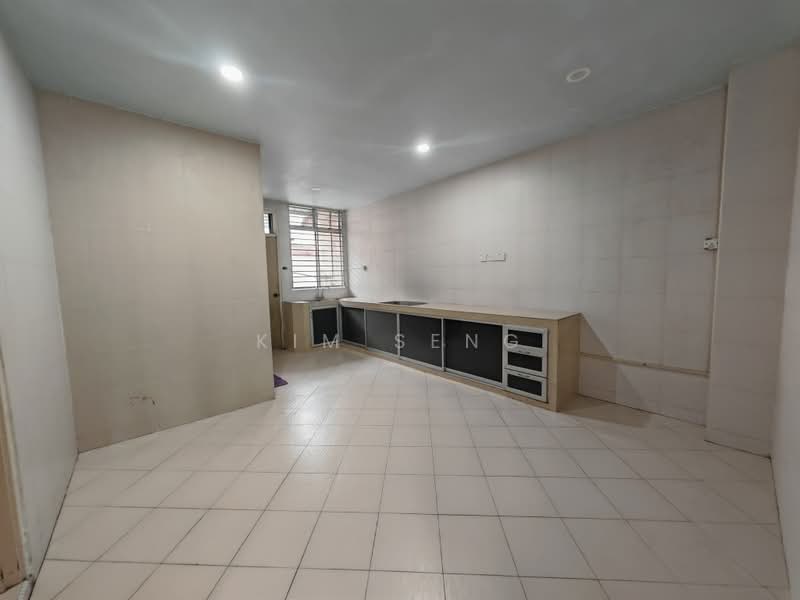 Rumah Teres 2-Tingkat untuk Dijual di Taman Sri Kluang (Kluang) - Kim Seng - Kitchen - PropertyGuru.com.my