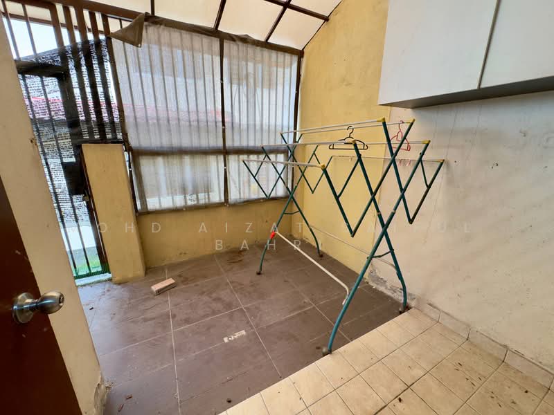2-storey Terraced House for Sale in Usj 2 (Subang Jaya) - Mohd Aizat Saiful Bahri - Balcony - PropertyGuru.com.my