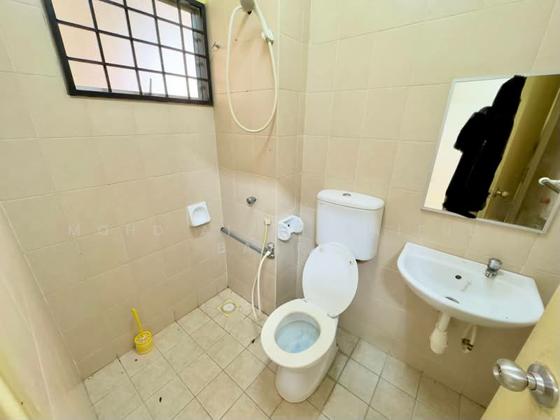 2-storey Terraced House for Sale in Usj 2 (Subang Jaya) - Mohd Aizat Saiful Bahri - Bathroom - PropertyGuru.com.my