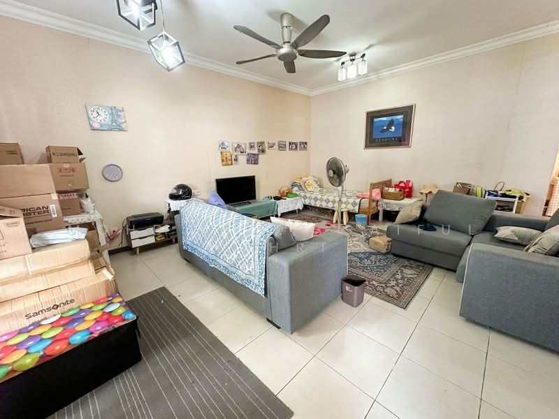 2-storey Terraced House for Sale in Sunway Kayangan (Shah Alam) - Mohd Aizat Saiful Bahri - Living Room - PropertyGuru.com.my
