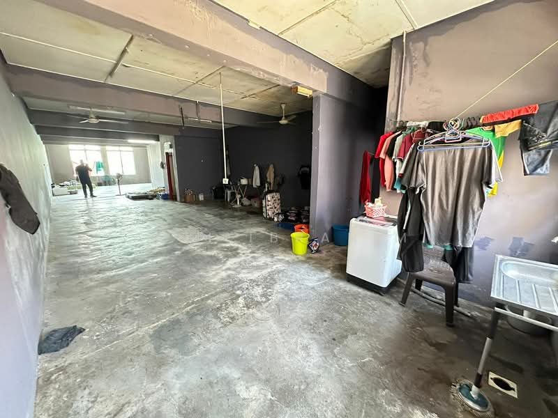 Kedai untuk Dijual di Desa Pinggiran Putra (Dengkil) - Azli Ibrahim - Interior - PropertyGuru.com.my