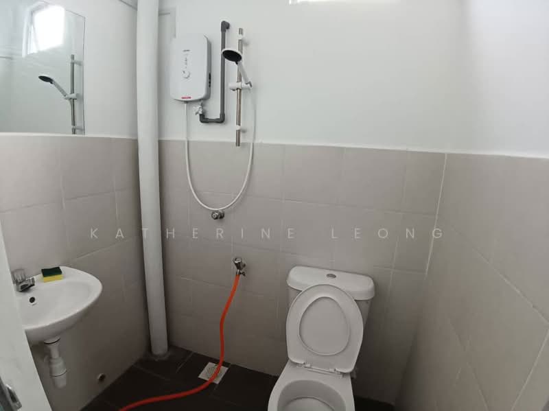 3-storey Terraced House for Rent in Taman Kundang Jaya (Rawang) - Katherine Leong - Bathroom - PropertyGuru.com.my