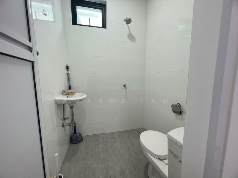 Rumah Teres 2 Tingkat untuk Dijual di Bandar Cassia (Batu Kawan) - Amanda Lam - Bathroom - PropertyGuru.com.my