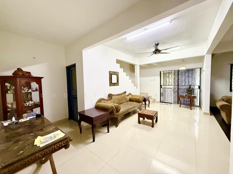 Rumah Berkembar untuk Dijual di Kota Damansara (Selangor) - Mohd Aizat Saiful Bahri - Living Room - PropertyGuru.com.my