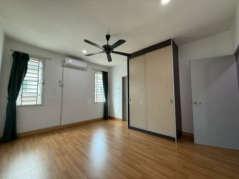 3-storey Terraced House for Sale in Rawang (Selangor) - SK Luk - Bedroom - PropertyGuru.com.my