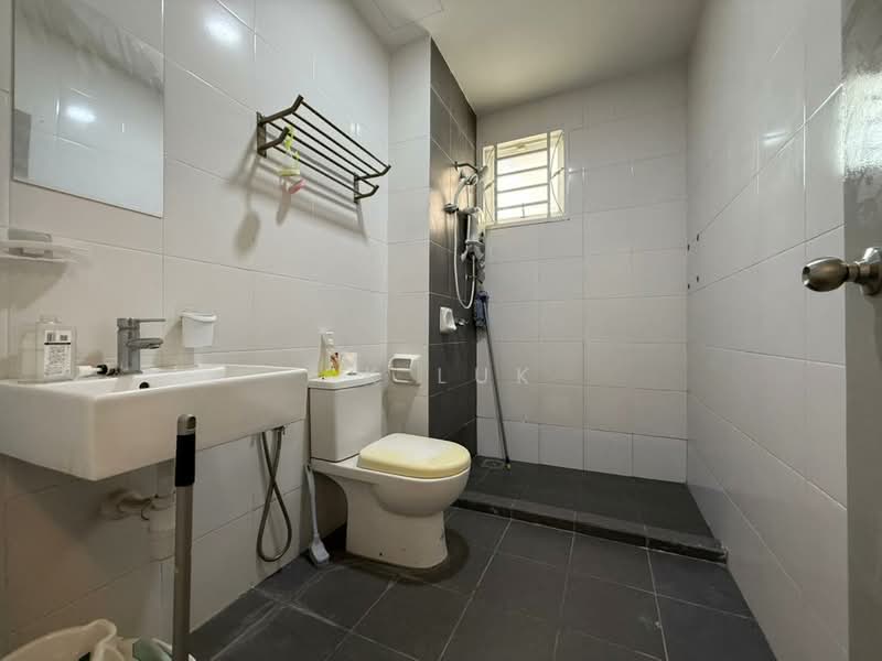 3-storey Terraced House for Sale in Rawang (Selangor) - SK Luk - Bathroom - PropertyGuru.com.my