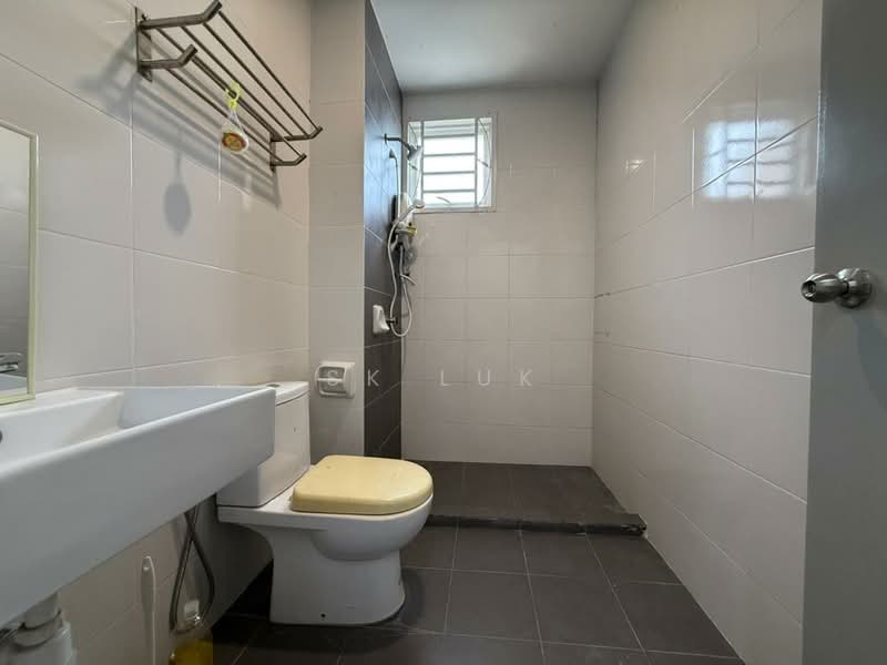 3-storey Terraced House for Sale in Rawang (Selangor) - SK Luk - Bathroom - PropertyGuru.com.my
