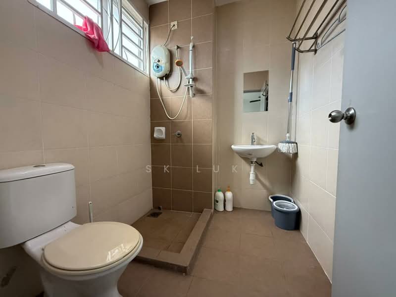 3-storey Terraced House for Sale in Rawang (Selangor) - SK Luk - Bathroom - PropertyGuru.com.my