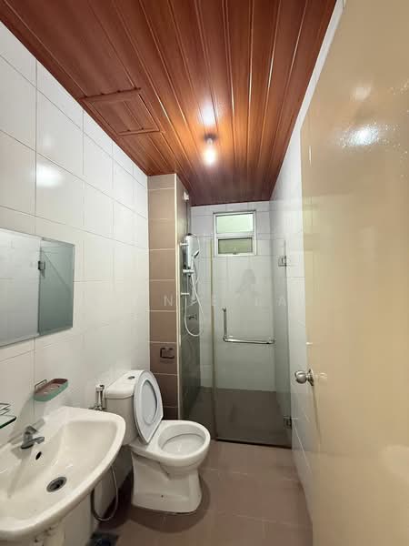 Condominium for Sale at Fairway Suites - Winnie Lau - Bathroom - PropertyGuru.com.my