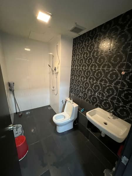 Servis Apartment untuk Disewa di Wave @ Marina Cove - Hong Charng Lee - Bathroom - PropertyGuru.com.my