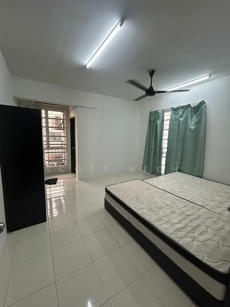 Pangsapuri untuk Disewa di Puncak Hijauan - Scott Neoh - Bedroom - PropertyGuru.com.my