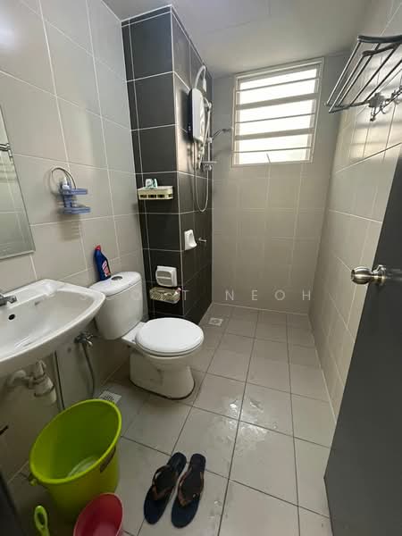 Pangsapuri untuk Disewa di Puncak Hijauan - Scott Neoh - Bathroom - PropertyGuru.com.my