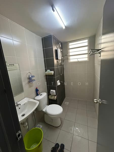 Pangsapuri untuk Disewa di Puncak Hijauan - Scott Neoh - Bathroom - PropertyGuru.com.my