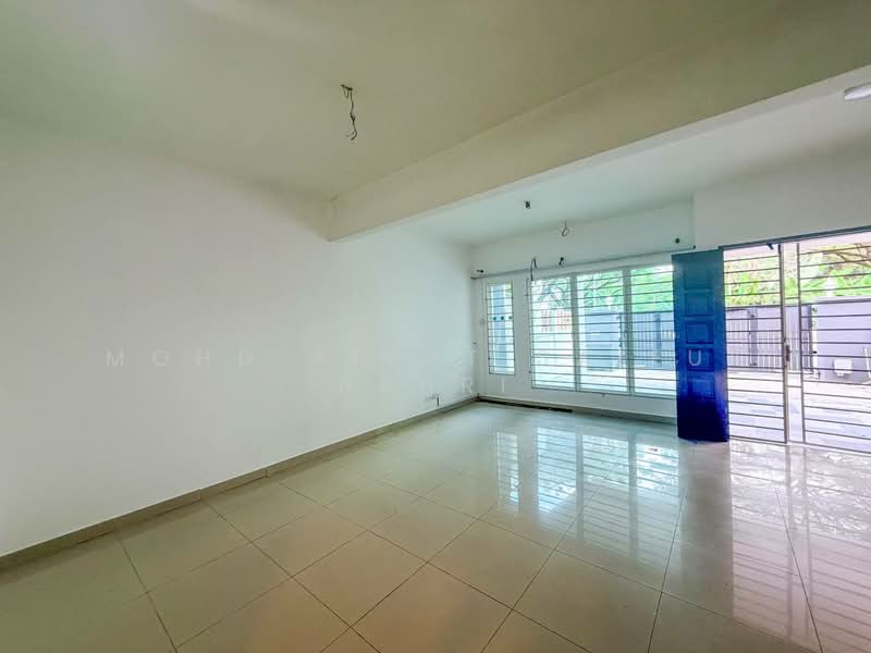Rumah Teres 2-Tingkat untuk Dijual di Bandar Tun Hussein Onn (Cheras) - Mohd Aizat Saiful Bahri - Living Room - PropertyGuru.com.my
