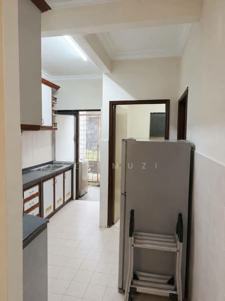 Townhouse for Sale in Taman Saga (Ampang) - Lee Muzi - Kitchen - PropertyGuru.com.my