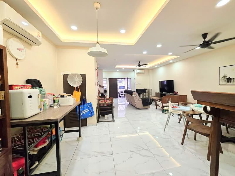 Rumah Teres 2 Tingkat untuk Dijual di Seksyen 23 (Shah Alam) - Azli Ibrahim - Living Room - PropertyGuru.com.my