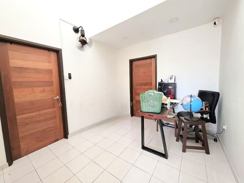 Rumah Teres 2 Tingkat untuk Dijual di Seksyen 23 (Shah Alam) - Azli Ibrahim - Study - PropertyGuru.com.my