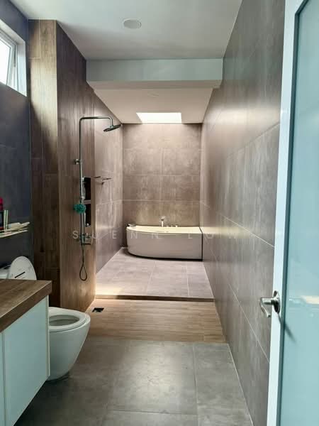Rumah Kluster untuk Dijual di Taman Mount Austin (Tebrau) - Suenn Low - Bathroom - PropertyGuru.com.my