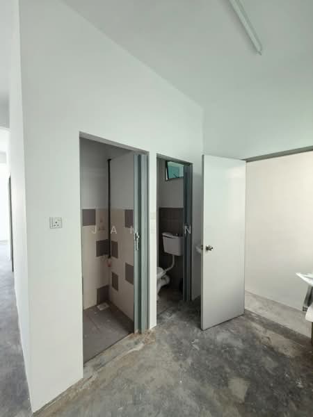 Pangsapuri untuk Dijual di Laguna Indah - Jane Ng - Bathroom - PropertyGuru.com.my
