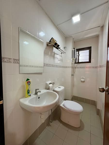 Apartment for Sale at Villa Indah - Jennifer Yap - Common bathroom - PropertyGuru.com.my
