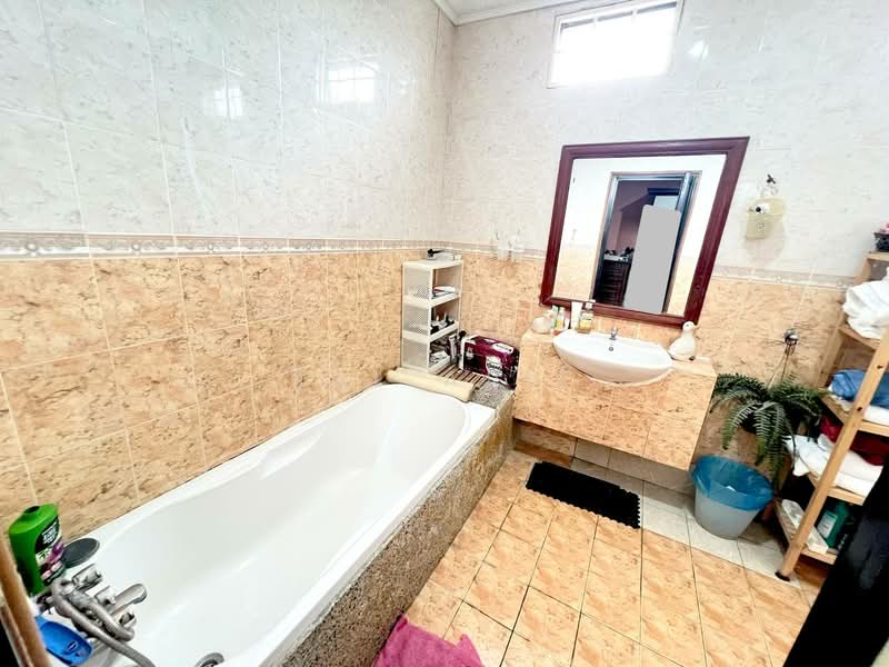 Semi-Detached House for Sale in Ukay Perdana (Ulu Kelang) - Zul Arif - Bathroom - PropertyGuru.com.my