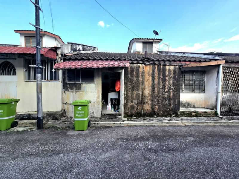 Rumah Teres 1 Tingkat untuk Dijual di Taman Tun Dr Ismail (Kuala Lumpur) - Hazwan Hilmi - Exterior - PropertyGuru.com.my