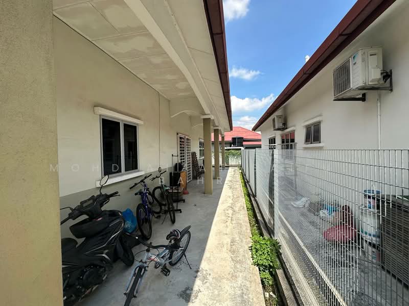 1-storey Terraced House for Sale in Klang (Selangor) - Mohd Aizat Saiful Bahri - Exterior - PropertyGuru.com.my