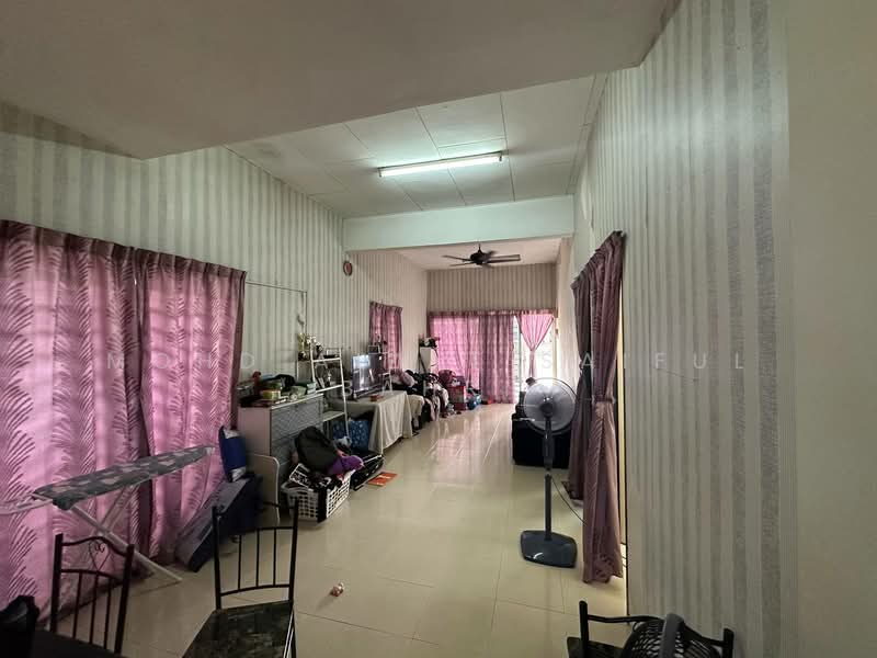 1-storey Terraced House for Sale in Klang (Selangor) - Mohd Aizat Saiful Bahri - Living Room - PropertyGuru.com.my