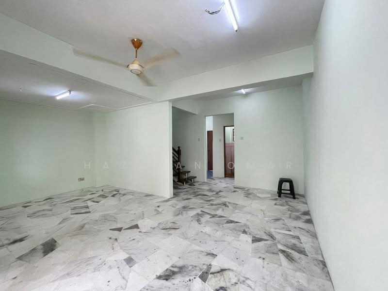 Rumah Teres 2 Tingkat untuk Dijual di Usj 1 (Subang Jaya) - Hazeman Omar - Living Room - PropertyGuru.com.my