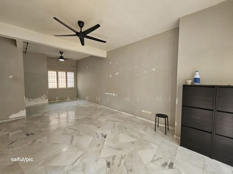 2-storey Terraced House for Sale in Bandar Bukit Raja (Klang) - SAIFUL HELMI - Living Room - PropertyGuru.com.my