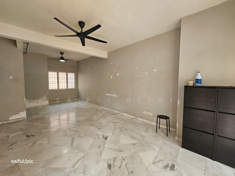 2-storey Terraced House for Sale in Bandar Bukit Raja (Klang) - SAIFUL HELMI - Living Room - PropertyGuru.com.my