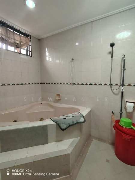 2.5-storey Terraced House for Rent in Permas Jaya (Johor Bahru) - Siow Yan Er - Bathroom - PropertyGuru.com.my