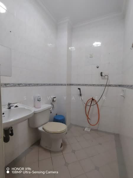 2.5-storey Terraced House for Rent in Permas Jaya (Johor Bahru) - Siow Yan Er - Bathroom - PropertyGuru.com.my
