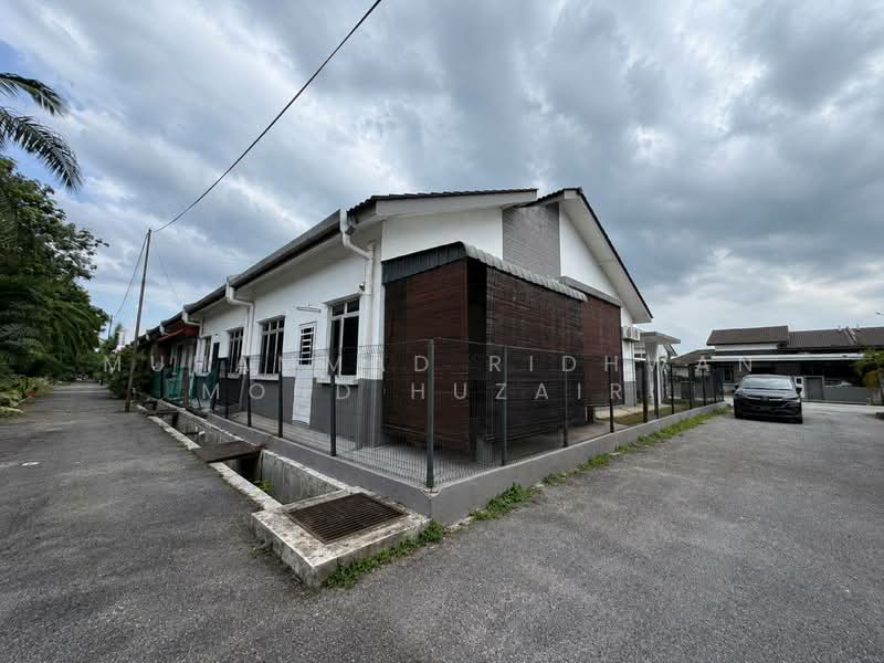 1-storey Terraced House for Sale in Seksyen 30 (Shah Alam) - Muhammad Ridhwan Mohd Huzairi - Exterior - PropertyGuru.com.my