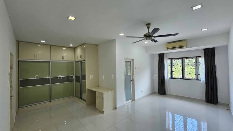 2-storey Terraced House for Sale in Bandar Kinrara Seksyen 5 (Bandar Kinrara) - Choo Pheng Chan - Master Bedroom - PropertyGuru.com.my